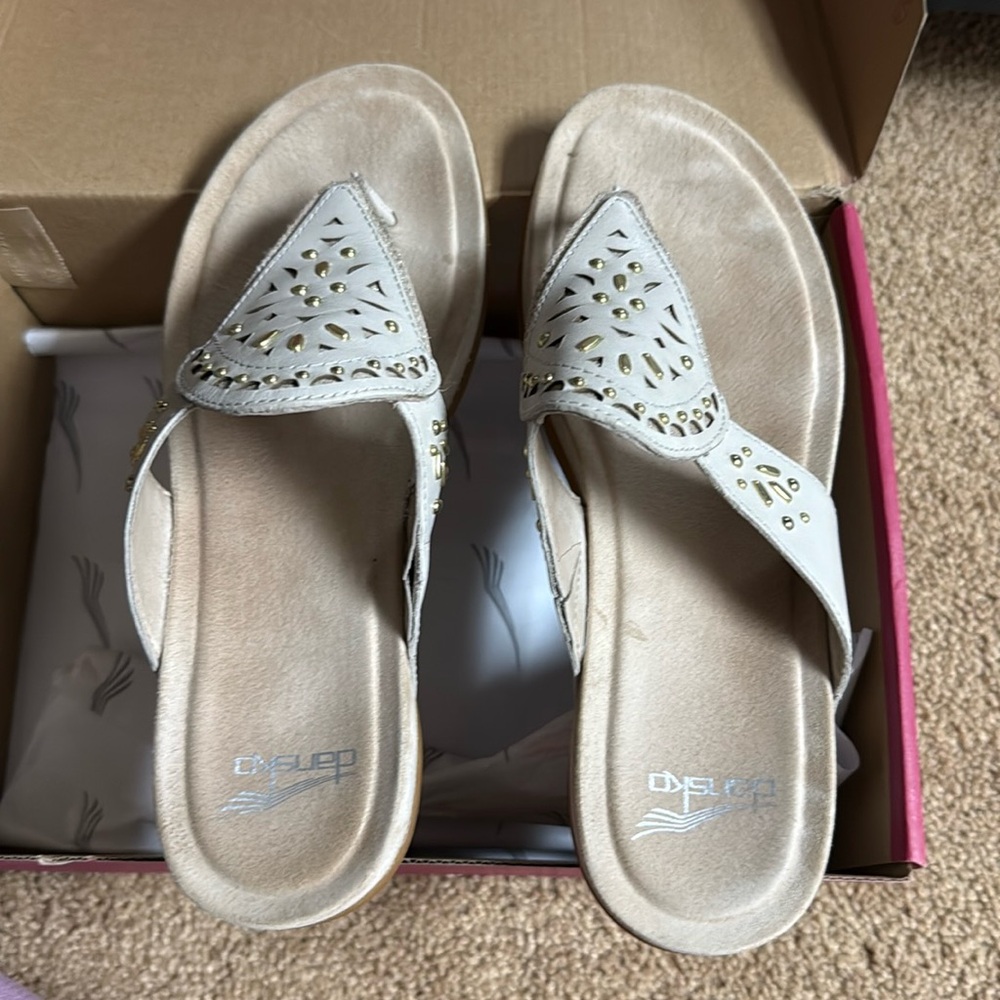 Danilo Thong Flats